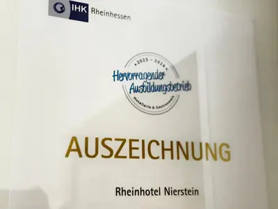 Ein Zertifikat, Auszeichnung, Logo oder anderes Dokument, das in der Unterkunft Rhein-Hotel Nierstein ausgestellt ist
