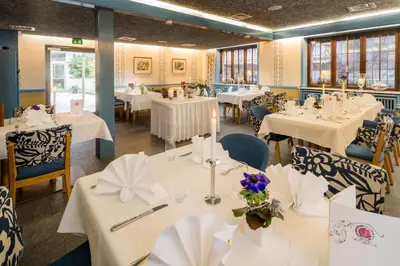 Ein Restaurant oder anderes Speiselokal in der Unterkunft Pension Rose