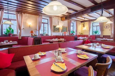 Ein Restaurant oder anderes Speiselokal in der Unterkunft Hotel-Restaurant Zur Kanne