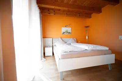 Ein Bett oder Betten in einem Zimmer der Unterkunft Adler Landhotel