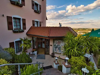 Das Gebäude in dem sich das Hotel befindet