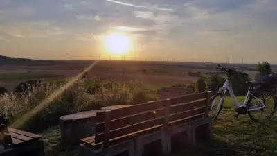 Blick auf den Sonnenuntergang/Sonnenaufgang von der Ferienwohnung aus oder aus der Nähe