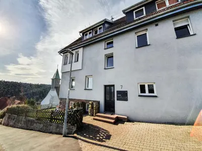 Das Gebäude in dem sich die Ferienwohnung befindet