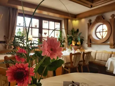 Ein Restaurant oder anderes Speiselokal in der Unterkunft Hotel Rosenbusch