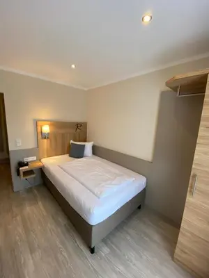 Ein Bett oder Betten in einem Zimmer der Unterkunft Hotel Rosenbusch
