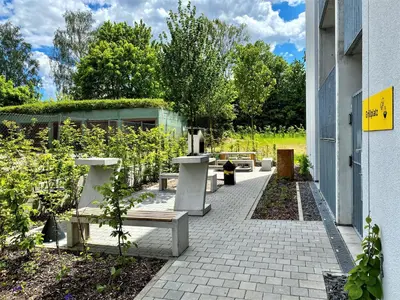 Ein Garten an der Unterkunft Das Schlafwerk Stuttgart-Nord -SELF-CHECK IN - keine Rezeption-LowBudget-cashless