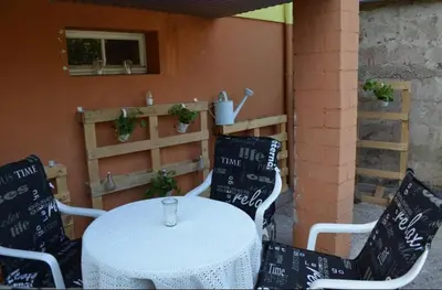 Ein Sitzbereich in der Unterkunft Ferienhaus Bärbelstein Barbarossa