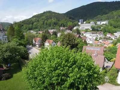 Ein allgemeiner Bergblick oder ein Berglick von der Pension aus
