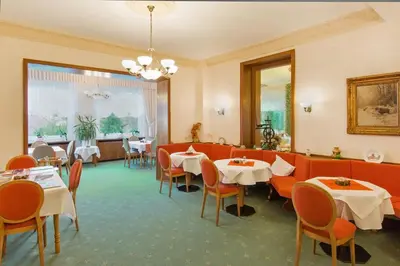 Ein Restaurant oder anderes Speiselokal in der Unterkunft Hotel Fidelitas