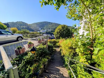 Ein allgemeiner Bergblick oder ein Berglick von der Pension aus
