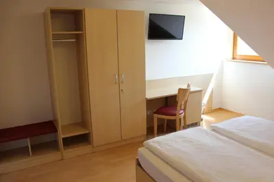 Ein Bett oder Betten in einem Zimmer der Unterkunft Gästehaus Zum Wolffenturm