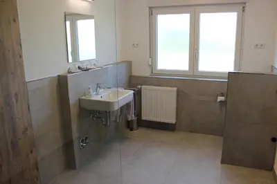 Ein Badezimmer in der Unterkunft Gästehaus Zum Wolffenturm