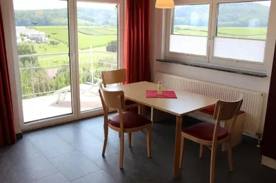 Ein allgemeiner Bergblick oder ein Berglick von der Pension aus