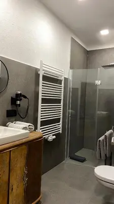 Ein Badezimmer in der Unterkunft Boutique Apartments & Café am Sonnenhof 1737