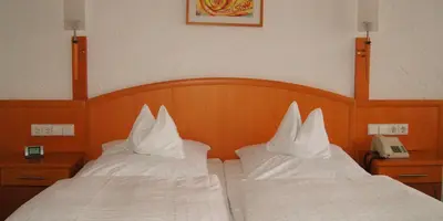 Ein Bett oder Betten in einem Zimmer der Unterkunft Hotel-Restaurant Sonne