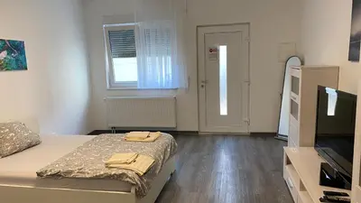 Ein Bett oder Betten in einem Zimmer der Unterkunft Pension Neon