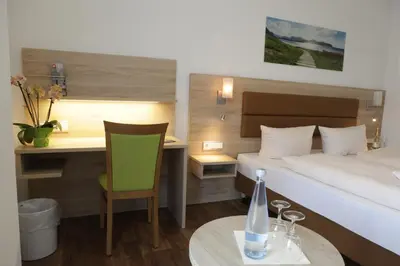 Ein Bett oder Betten in einem Zimmer der Unterkunft Landhotel Küffner