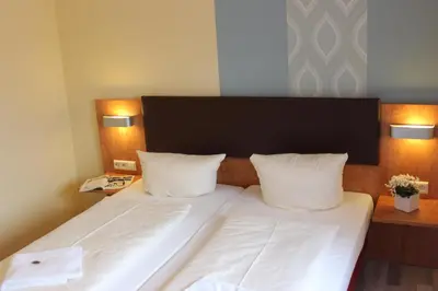 Ein Bett oder Betten in einem Zimmer der Unterkunft Landhotel Küffner