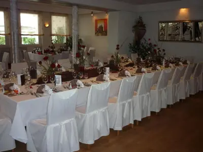 Ein Restaurant oder anderes Speiselokal in der Unterkunft Hotel Südpfalz-Terrassen