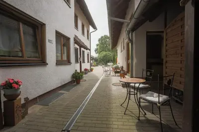 Das Gebäude in dem sich die Pension befindet