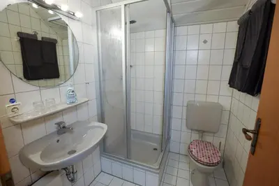 Ein Badezimmer in der Unterkunft Hotel Garni KAMBEITZ