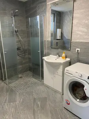 Ein Badezimmer in der Unterkunft KRAICHGAU # 1-ZKD mit EBK, modern und barrierefrei, Monteurzimmer, SELF-CHECK-IN