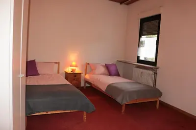 Ein Bett oder Betten in einem Zimmer der Unterkunft E Kurhaus Wohnung Nr 5