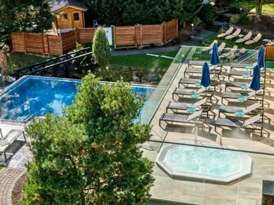 Der Swimmingpool an oder in der Nähe von Hotel Lamm