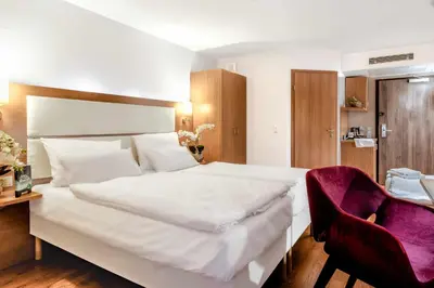 Ein Bett oder Betten in einem Zimmer der Unterkunft PLAZA INN Heilbronn