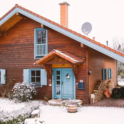 Malerisches Holzhaus 