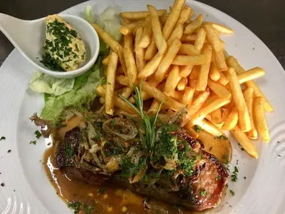 Essen im Hotel oder in der Nähe