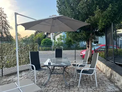 Ein Patio oder anderer Außenbereich in der Unterkunft GOLDSTADT LOUNGE