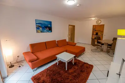 Ein Sitzbereich in der Unterkunft 105 m2 Arbeiterwohnung mit 2 extra Schlafzimmern für 7 Personen
