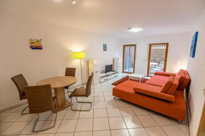 Ein Sitzbereich in der Unterkunft 105 m2 Arbeiterwohnung mit 2 extra Schlafzimmern für 7 Personen
