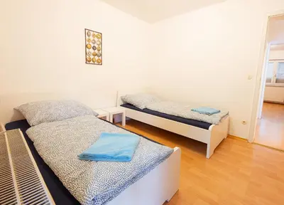 Ein Bett oder Betten in einem Zimmer der Unterkunft L8 Street Monteurwohnung - Kaiser-Friedrich-Str