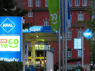 Ein Zertifikat, Auszeichnung, Logo oder anderes Dokument, das in der Unterkunft L8 Street Monteurwohnung - Kaiser-Friedrich-Str ausgestellt ist