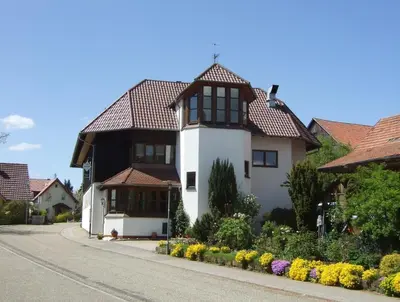 Das Gebäude in dem sich die Pension befindet