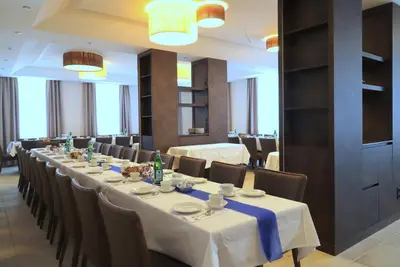 Ein Restaurant oder anderes Speiselokal in der Unterkunft Hotel Jakobslust