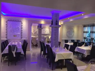 Ein Restaurant oder anderes Speiselokal in der Unterkunft Hotel Restaurant Parthenon