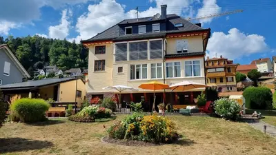 Das Gebäude in dem sich die Ferienwohnung befindet