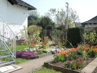 Ein Garten an der Unterkunft Apartement am Kirschbaum