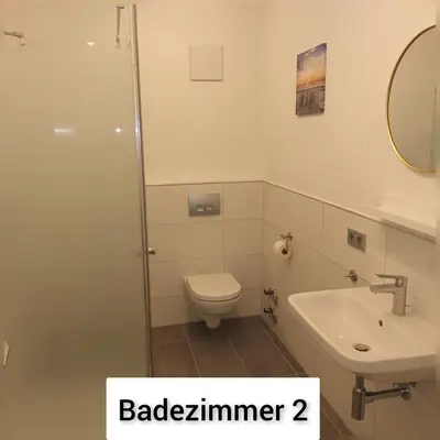 Ein Badezimmer in der Unterkunft FeWo 180qm mit 5 Schlafzimmer, 2 Badezimmer für bis zu 8 Personen