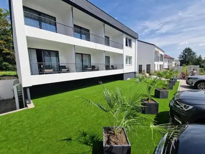 Ein Garten an der Unterkunft Hotel am Kurpark