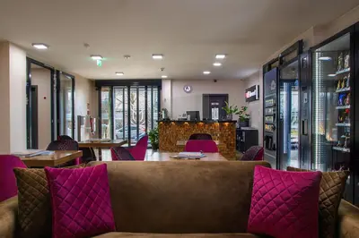 Ein Sitzbereich in der Unterkunft Work & Sleep Boardinghouse Mannheim
