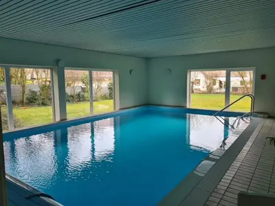 Der Swimmingpool an oder in der Nähe von Ferienwohnung Appartement Bad Bergzabern mit Schwimmbad und Sauna