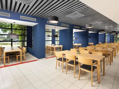 Ein Restaurant oder anderes Speiselokal in der Unterkunft ibis Styles Darmstadt