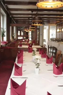 Ein Restaurant oder anderes Speiselokal in der Unterkunft Hotel & Restaurant Lamm