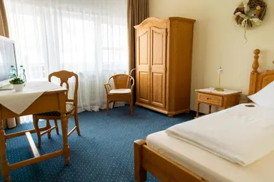 Ein Bett oder Betten in einem Zimmer der Unterkunft Hotel Bad Dürkheim