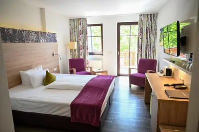 Ein Bett oder Betten in einem Zimmer der Unterkunft Weingut Sandwiese Winzerhotel