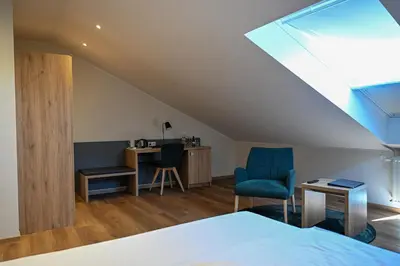 Ein Bett oder Betten in einem Zimmer der Unterkunft Weingut Sandwiese Winzerhotel